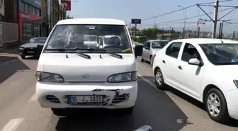 Bursa'da Bilincini Kaybeden Sürücü 3 Otomobile Çarptı: 5 Yaralı