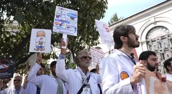 Hekimler İsrail'in Gazze'ye yönelik saldırılarını protesto etti