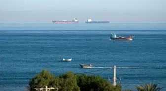 İran Devrim Muhafızları İsrail bağlantılı bir kargo gemisini ele geçirdi