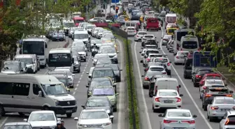 Gurbetçilerin dönüş yolunda trafik yoğunluğu