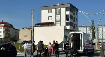 Tekirdağ Kapaklı'da kamyonet ile çarpışan motosikletli sürücü yaralandı