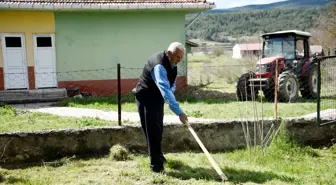 Karaçalar köyünde 47 yıldır muhtarlık yapan Mehmet Başaran yeniden seçildi