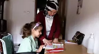 Bedensel engelli Hatice Özalp, hemşire olmayı hedefliyor