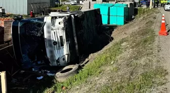 Malatya'da otomobille çarpışan otobüs devrildi: 22 yaralı