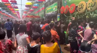 Myanmar'da Thingyan Su Festivali coşkusu