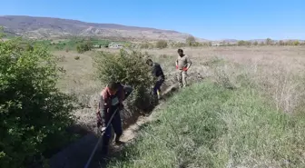 Çorum'un Ortaköy ilçesinde sulama kanalı temizlendi
