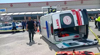 Erzincan'da otomobil ile hasta nakli yapan ambulansın çarpışması sonucu 6 kişi yaralandı