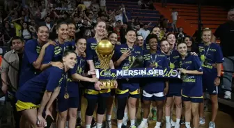 Fenerbahçe Kadın Basketbol Takımı, Şampiyonluk Kupasını Kaldırdı