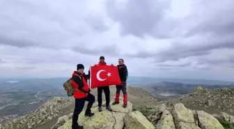 Kırşehirli Dağcılar Baran Dağları'na Türk Bayrağı Açtı