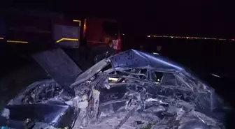 Konya'da Otomobil ile Kamyonet Çarpışması: 2 Ölü, 1 Yaralı