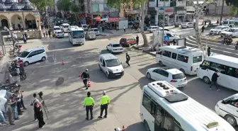 Adıyaman'da trafik polisleri motosiklet sürücülerini kask takmaları konusunda uyardı