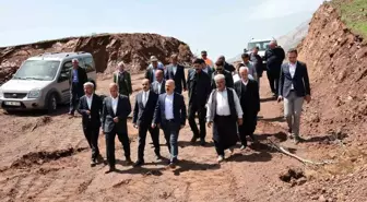 Adıyaman Valisi Osman Varol, Çelikhan ilçesindeki kırsal afet konutları inşaat alanında incelemelerde bulundu