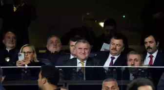 Gençlik ve Spor Bakanı Osman Aşkın Bak, Fenerbahçe-Olympiakos maçını tribünden izledi