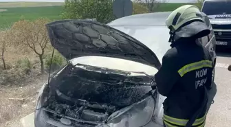 Konya'da Otomobil Yangını Söndürüldü