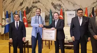 TİKA, Afrika Birliği'ne 324 saçaklı bayrak ve 163 bayrak direği hediye etti