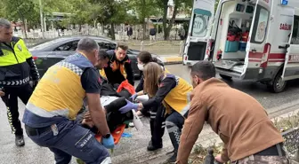 Edirne'de Yayaya Çarpan Motosikletin Sürücüsü ve Yaya Yaralandı