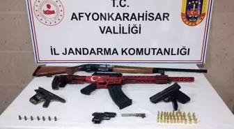 Afyonkarahisar'da Ruhsatsız Tabanca ve Tüfek Satışı Yapan Şahıslar Yakalandı