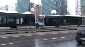 Kadıköy Fikirtepe'de Metrobüs Kazası