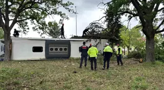 Kırklareli'nde Metro Turizm Otobüsü Devrildi: 11 Yaralı