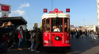 Taksim'de Akülü Nostaljik Tramvay Test Sürüşü Yapıldı