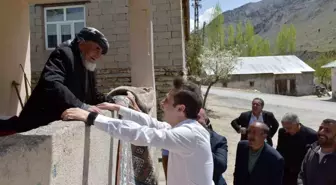 Hakkari Vali Yardımcısı ve İl Özel İdaresi Genel Sekreteri Köyleri Ziyaret Etti