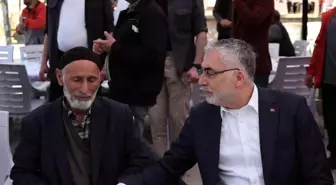 Çalışma ve Sosyal Güvenlik Bakanı Vedat Işıkhan, toprak kayması sonucu hayatını kaybeden maden işçisinin ailesini ziyaret etti