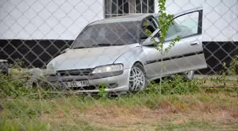 Konya'da otomobil evin bahçesine uçtu, ev sahibi ile sürücü karakolluk oldu