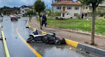 Sakarya'da kamyonla çarpışan motosiklet sürücüsü hayatını kaybetti