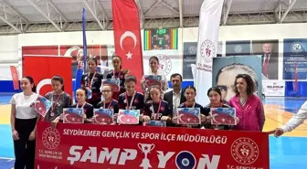 Seydikemer Gençlik ve Spor İlçe Müdürlüğü tarafından düzenlenen voleybol turnuvasında dereceye giren okullara ödülleri verildi