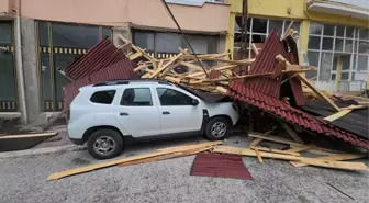 Türkiye fırtınaya teslim! Çatılar uçtu, minareler devrildi