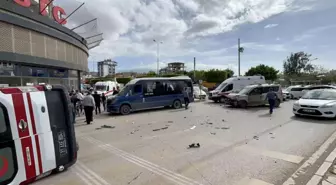 İskenderun'da Ambulans Kazası: 2 Yaralı