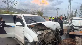 Şırnak'ta Hafif Ticari Araç ile Kamyonet Çarpıştı: 2 Ölü, 3 Yaralı