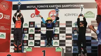 Türkiye'nin en genç karting pilotu Zayn Sofuoğlu, ilk profesyonel yarışında zirveye çıktı