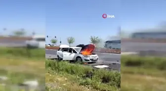 Yanan otomobile pet şişelerle böyle müdahale ettiler