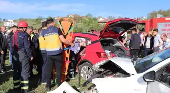 Samsun'da Otomobil Çarpışması: 3'ü Çocuk 8 Kişi Yaralandı