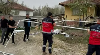 TOGÜ öğrencileri depremzedelere çadır kurdu