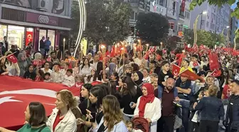 Bolu Belediyesi 23 Nisan Ulusal Egemenlik ve Çocuk Bayramı'nda Fener Alayı Düzenledi