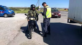 Aydın'da Jandarma Ekipleri Motosiklet Sürücülerine Kask Kullanımının Önemini Anlattı