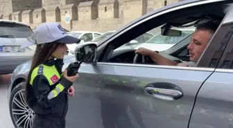 Kayseri'de 23 Nisan'da trafik polisi çocuklar denetimde