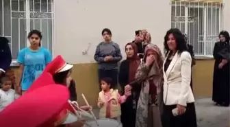 Manisa'da şehit olan askerin ailesine öğrencilerden duygusal ziyaret