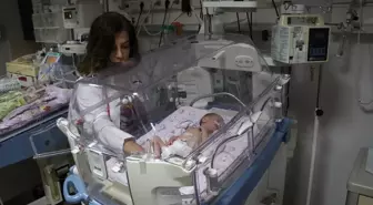 Adana'da eşinin kullandığı elektrikli bisikletten düşen annenin bebeğinin sağlık durumu iyiye gidiyor