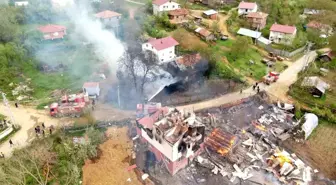 Kastamonu'da çıkan yangında 2 ev ve ahır kül oldu