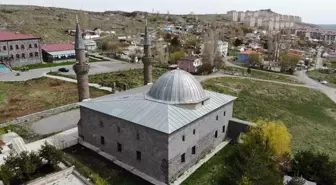 Ermeniler Kars'ta Türkleri diri diri yakarak Ulu Camii'yi iz bıraktı