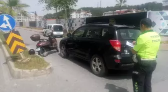 Manavgat'ta motosiklet otomobile çarptı: 1 yaralı