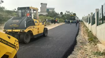 Kocaeli'de asfaltlama çalışması nedeniyle belediye ekipleri arasında arbede yaşandı