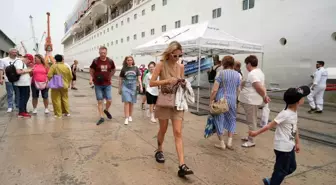 Astoria Grande İsimli Kruvaziyer Gemi, 898 Rus Turistle Samsun Limanı'na Demirledi