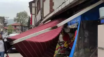 Bolu'nun Mudurnu ilçesinde fırtına manav dükkanının tentesini yıktı