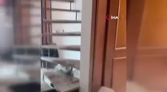 Avcılar'da polisin geldiğini görünce evdeki uyuşturucuları ateşe veren zehir tacirleri böyle yakalandı