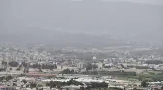 Hatay'da Kuzey Afrika kaynaklı toz taşınımı nedeniyle görüş mesafesi ve hava kalitesi düştü