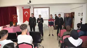 Kırıkkale'de Jandarma Personeli Öğrencilere Seminer Verdi